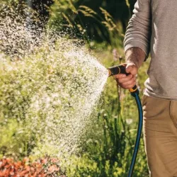 Fiskars Regulowany pistolet zraszający 1052182 SoftGrip™ Bezstopniowa regulacja Wygodny Prosty