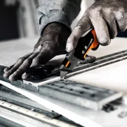 Fiskars Nóż Uniwersalny CarbonMax 1027224 Ergonomiczny Składane ostrze SoftGrip